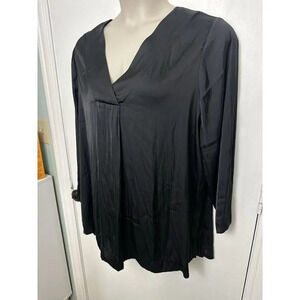 Womens Relaxed Fit Top Black Satin V-neckline flowy Size 18 #1148